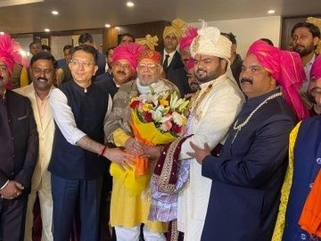 suresh khanna family photos