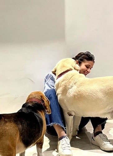 rasika dugal with her pet dogs