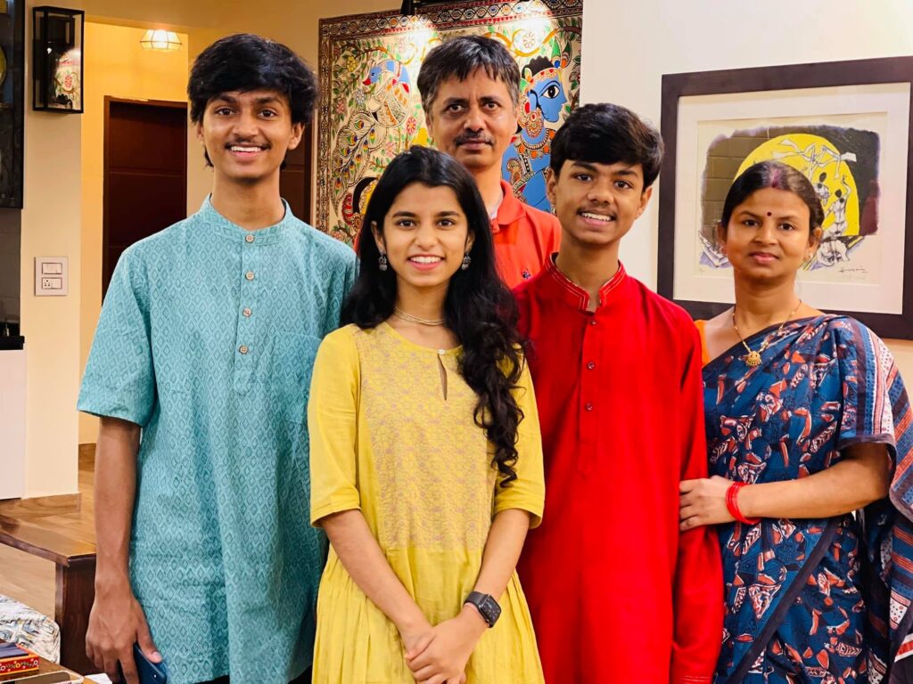 maithili thakur brothers with father